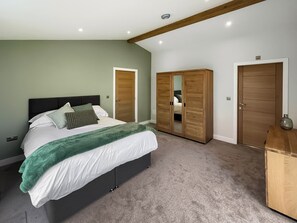 4 bedrooms, free WiFi, bed sheets