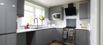 Spacious 4Bed Family Home near Port Solent
