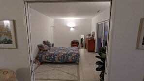 5 bedrooms, desk, WiFi