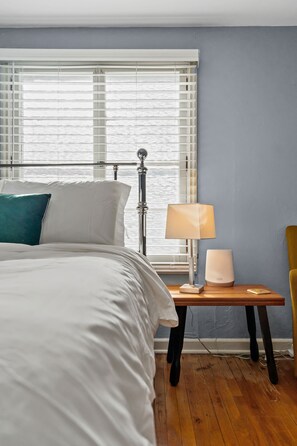 5 habitaciones, tabla de planchar con plancha, wifi y ropa de cama