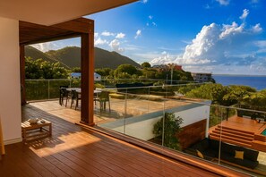 Toetasjesleilighet – deluxe, 2 soverom, spabadekar, havutsikt | Terrasse/patio