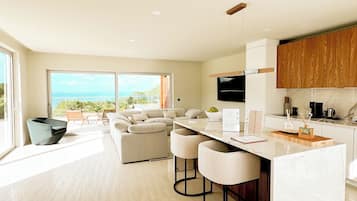 Deluxe-Maisonette, 1 King-Bett, Terrasse, Meerblick | Eigene Küche | Kühlschrank, Mikrowelle, Ofen, Herdplatte