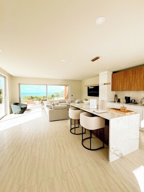 豪華複式房屋, 1 張特大雙人床, 露台, 海景 | 私人廚房 | 電冰箱、微波爐、烤箱、爐台