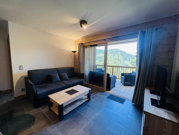 Living area - 250m from ski slopes, 2nd floor, parking, ski locker, 63m², Les Saisies (Villard-sur-Doron)