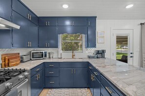 Coffee/tea maker, fridge, microwave, oven - Stylish Home: Hot Tub & Fire Pit, Entire Home. (Fredericksburg)