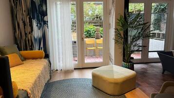 Design Triple Room, Garden View | Living area | 40-inch flat-screen TV with cable channels