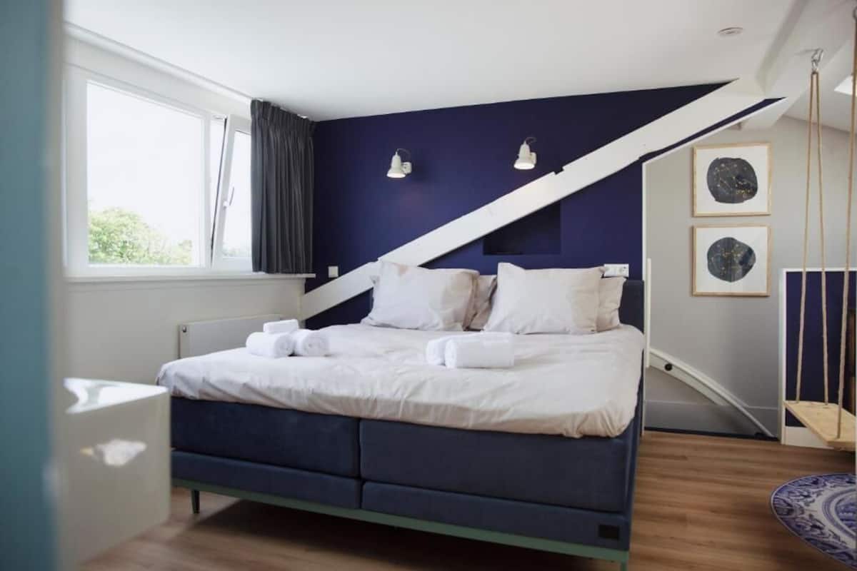 Design Triple Room, Multiple Beds | Soundproofing, iron/ironing board (on request), WiFi (free)