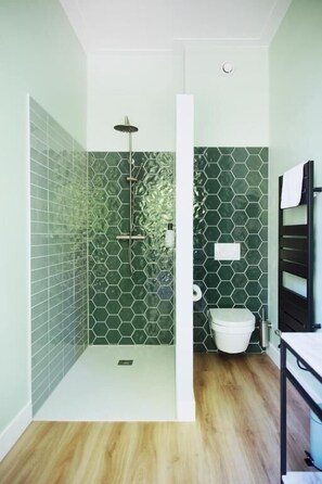 Design-værelse - byudsigt | Badeværelse | Hårtørrer, håndklæder