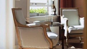 تجهيزات عازلة للصوت ومكواة/لوح كي وواي فاي مجانًا