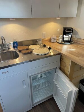 Microwave, stovetop, cookware/dishes/utensils - Baby Bear’s Playhouse (Burns)