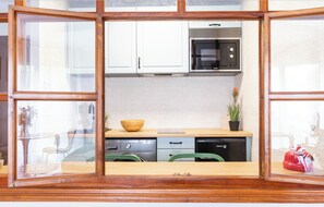 Fridge, microwave, oven, coffee/tea maker