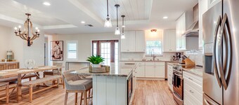 Fenced Yard, 4 Mi to Stuart Beach: Family Retreat!