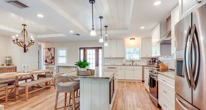 Fenced Yard, 4 Mi to Stuart Beach: Family Retreat!