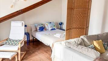 1 slaapkamer, een strijkplank/strijkijzer, wifi, beddengoed