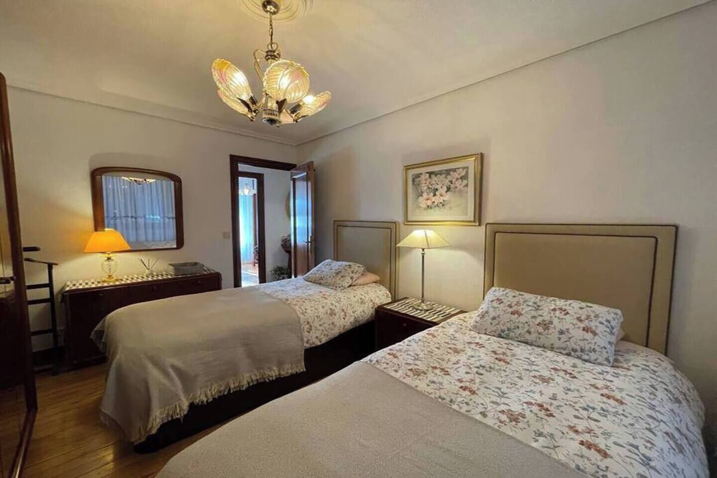2 bedrooms, iron/ironing board, WiFi (free), bed sheets