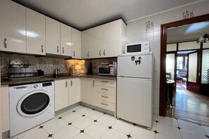 Réfrigérateur, micro-ondes, four, lave-vaisselle