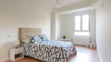 2 soverom, strykejern/-brett, internettilgang og sengetøy