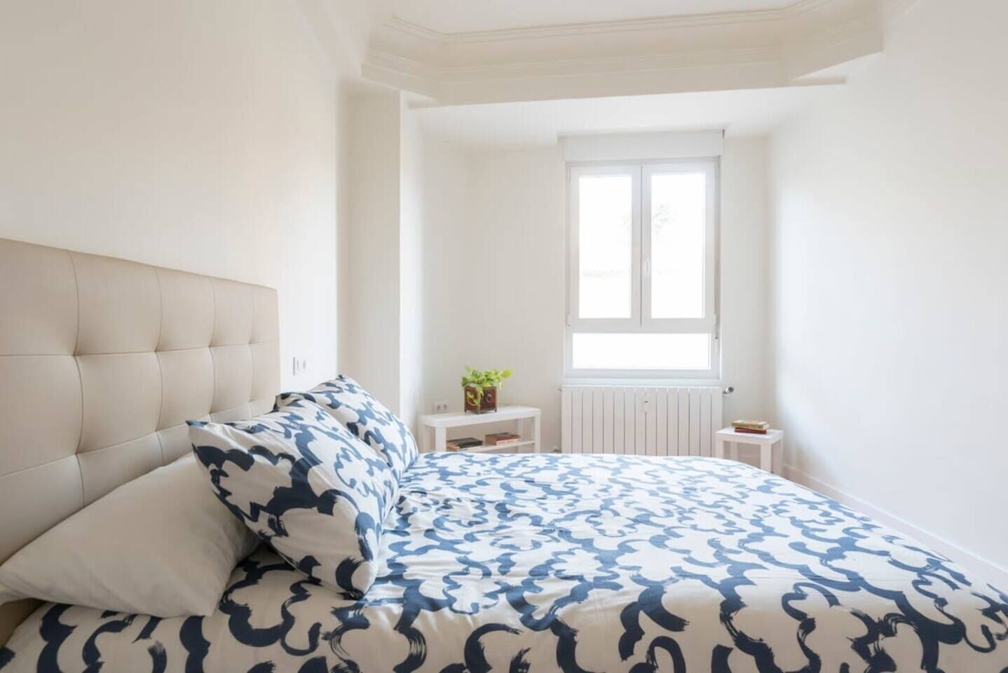 2 bedrooms, iron/ironing board, internet, bed sheets