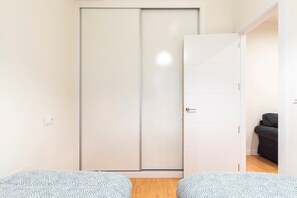 2 chambres, fer et planche à repasser, accès Internet, draps fournis