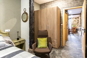 5 室のベッドルーム、デスク、アイロン / アイロン台、WiFi