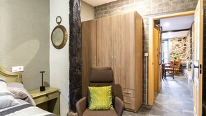 5 chambres, bureau, fer et planche à repasser, accès au Wi-Fi (inclus)