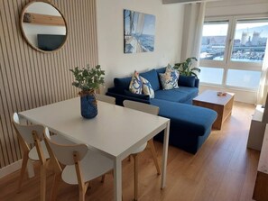 Unclassified image, 5 of 17, button - Sailor home Santander (Santander)