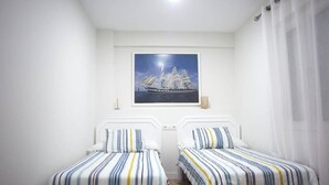 Unclassified image, 2 of 17, button - Sailor home Santander (Santander)