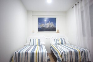Unclassified image, 2 of 17, button - Sailor home Santander (Santander)