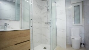 Unclassified image, 4 of 17, button - Sailor home Santander (Santander)