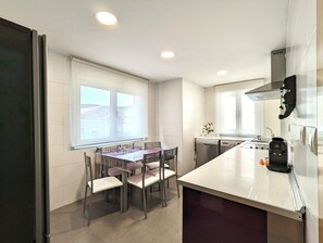 冷蔵庫、電子レンジ、オーブン、食器洗い機