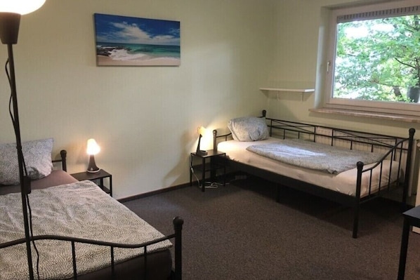 4 bedrooms, WiFi, bed sheets