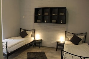 4 bedrooms, WiFi, bed sheets