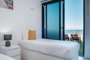 2 bedrooms, iron/ironing board, internet, bed sheets