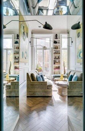 Interior - Stunning Two Bedroom Kensington/ Earl's Court Flat (London)