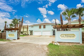 Exterior - Casa Del Mar - Golf Cart Included! (Port Aransas)