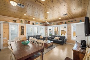 Ferienhaus, Mehrere Betten, Terrasse, Poolblick (My Island Time Cottage) | Innenbereich