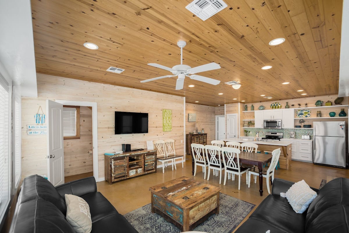 House, Multiple Beds, Patio, Pool View (My Island Time Cottage) | Living area