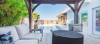 Aqua Dreams - Pet Friendly! Heated Private Pool!