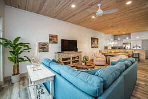 42-inch flat-screen TV with digital channels - Marina Del Bell - Elevator! Boat Slip for Rent! (Port Aransas)