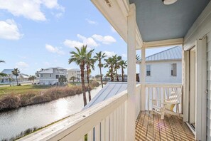 Casa, varias camas, balcón, vista a la alberca (Beachside Bliss) | Áreas de la propiedad
