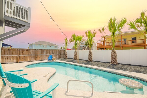 Outdoor pool - Latitude Adjustment - Private Pool/elevator! (Port Aransas)