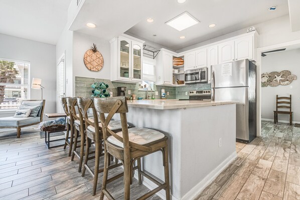 Private kitchen - Blue Fin House- Pet Friendly & Boardwalk to the Beach! (Port Aransas)