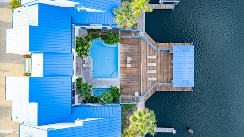 Spinnaker 317 - Waterfront/boat Slip!