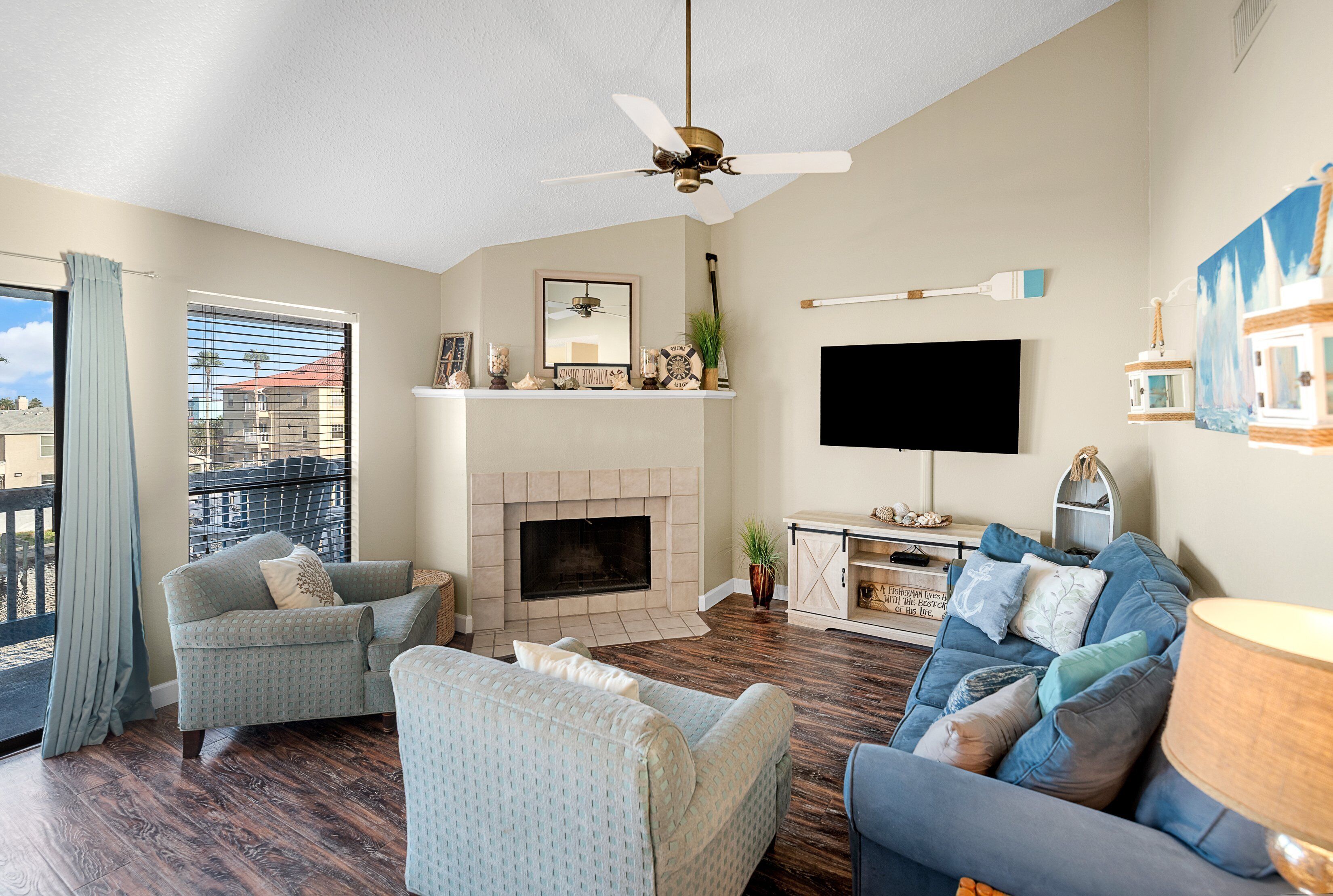 Condo, Multiple Beds, Hot Tub (Spinnaker 317) | Living area | 42-inch flat-screen TV with digital channels