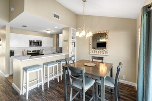 Condo, Multiple Beds, Hot Tub (Spinnaker 317) | Dining
