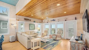 House, Multiple Beds, Patio, Ocean View (Mermaid Retreat) | Living area