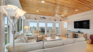 House, Multiple Beds, Patio, Ocean View (Mermaid Retreat) | Living area