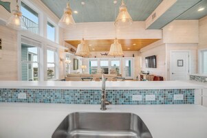 House, Multiple Beds, Patio, Ocean View (Mermaid Retreat) | Private kitchen