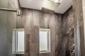 Maison, Plusieurs lits, balcon, vue sur l’océan (Shore Beats Work) | Salle de bain | Articles de toilette griffés, serviettes fournies, papier de toilette