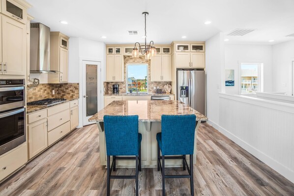 ハウス ベッド (複数台) バルコニー オーシャンビュー (Shore Beats Work) | 専用キッチン | ダイニングテーブル